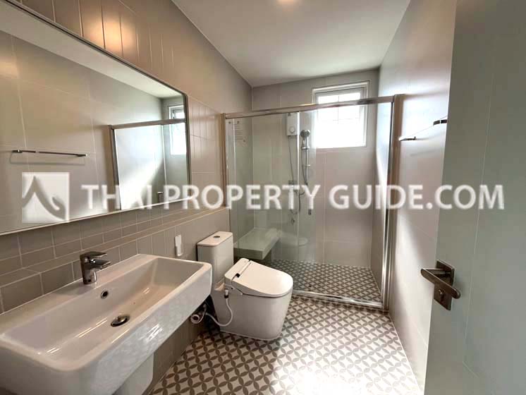 House with Shared Pool in Bangnatrad 